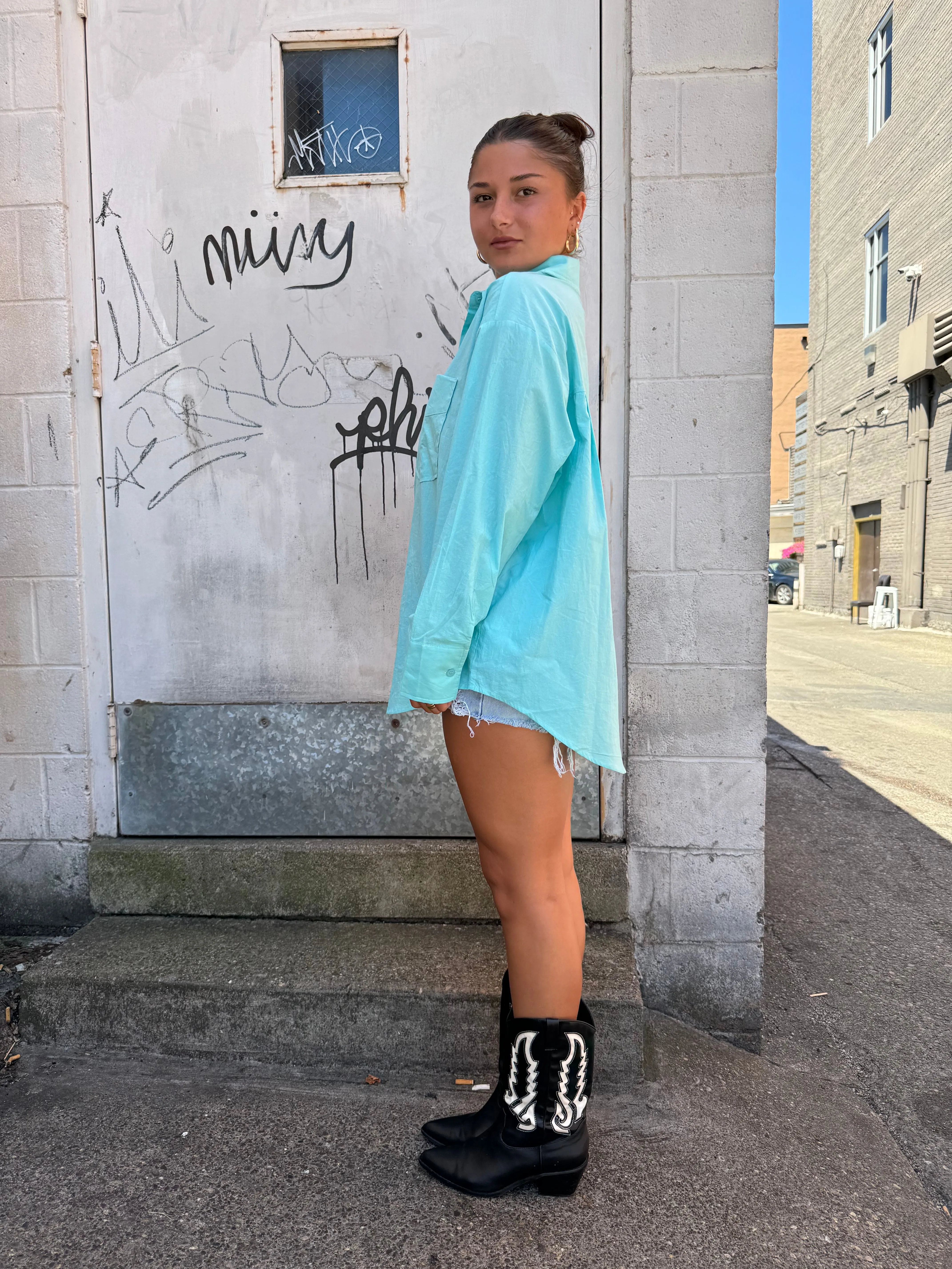 AQUA BUTTON UP