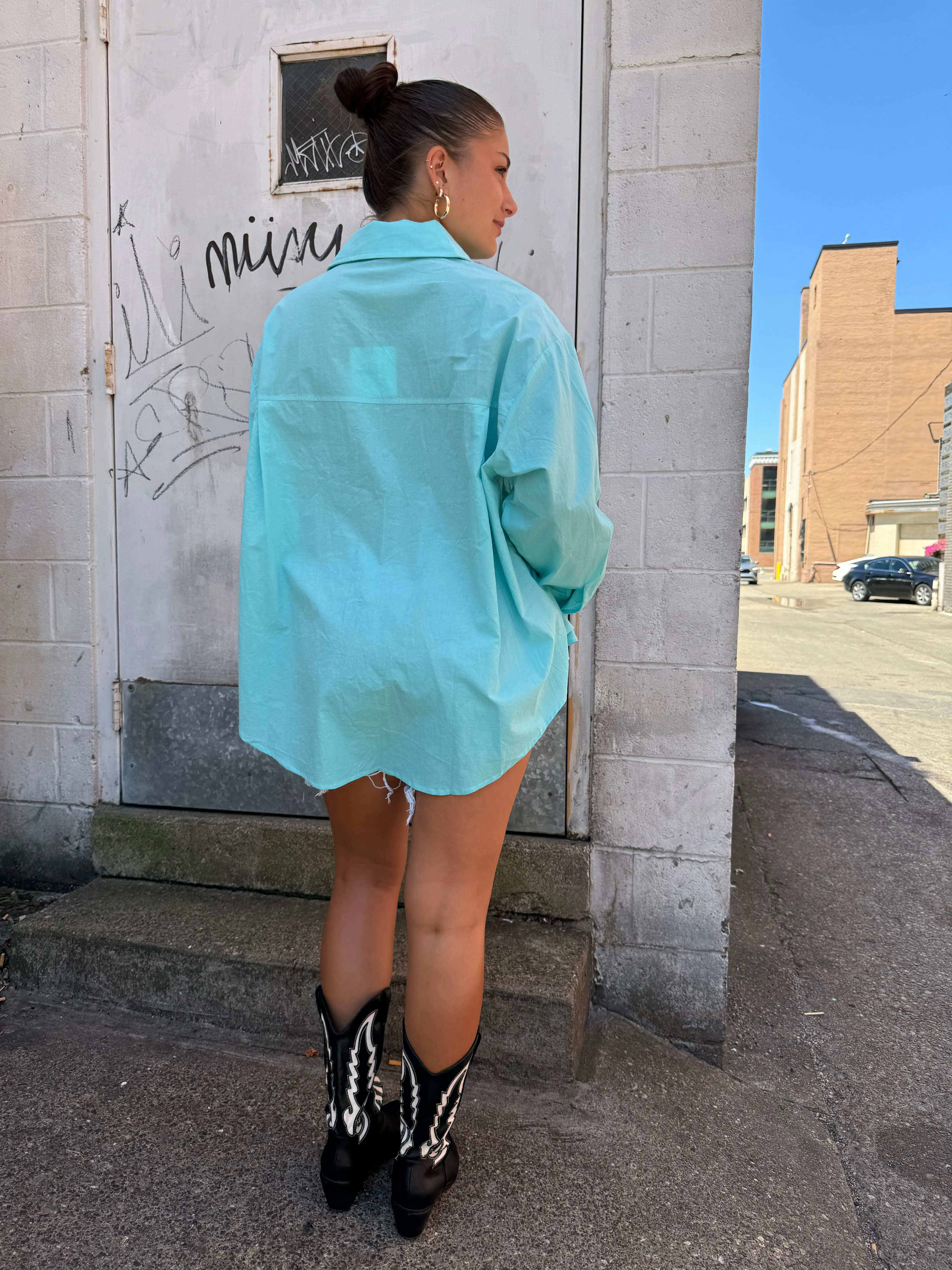 AQUA BUTTON UP