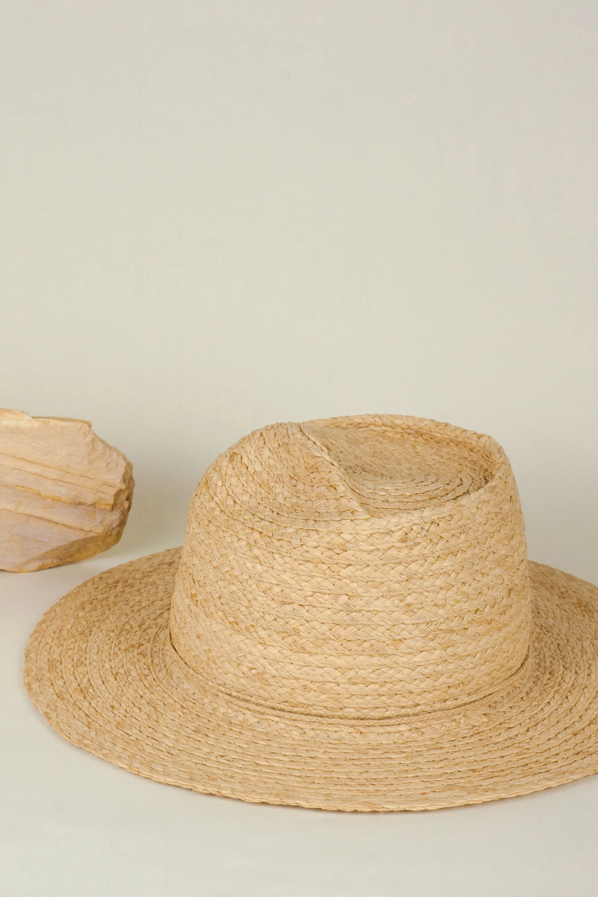 Masculin raffia fedora hat