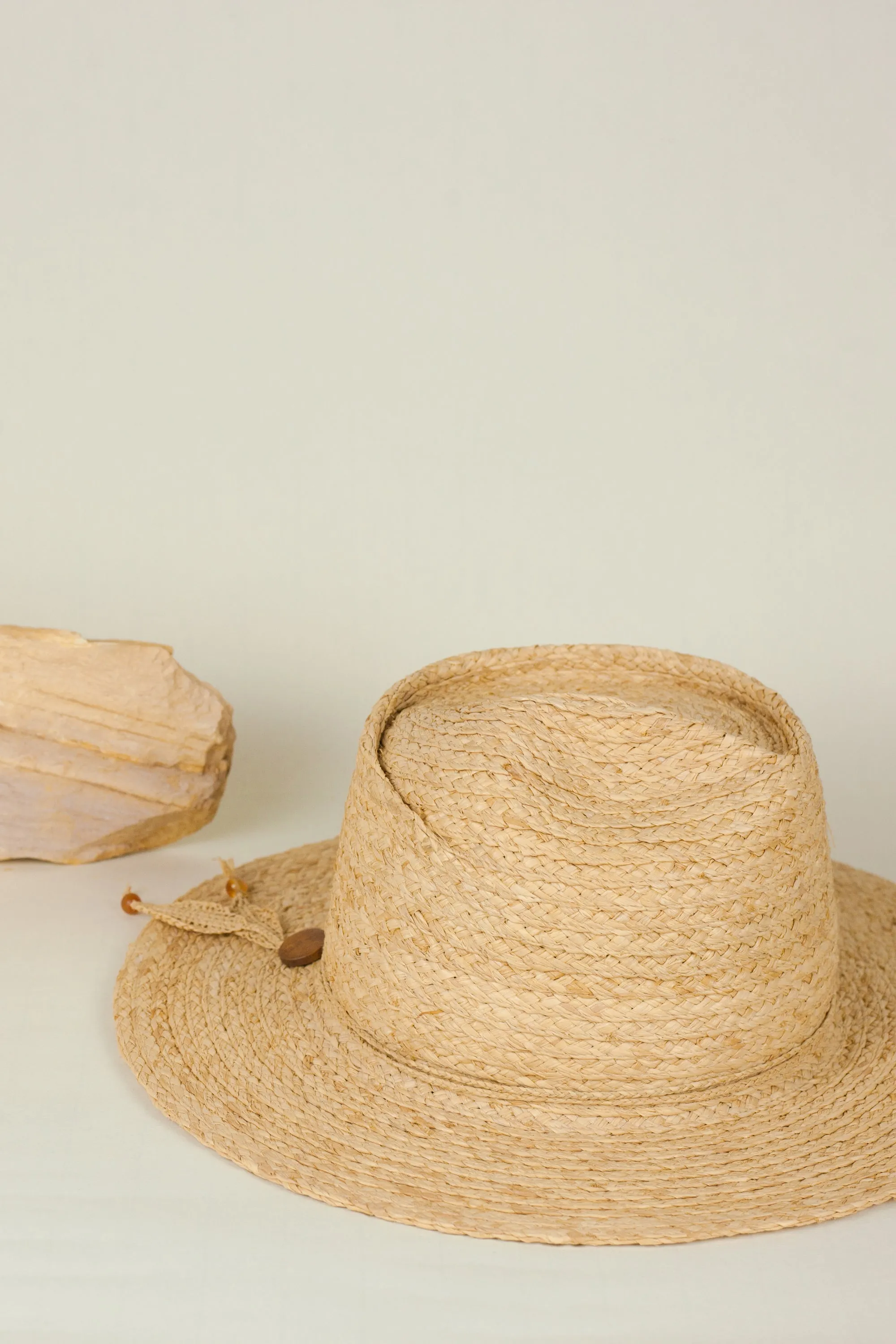 Masculin raffia fedora hat